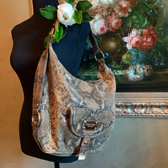 Leather handbag by Michael Kors - Picture 1 of 16